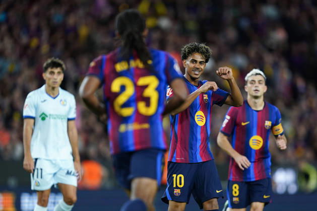 ESP: FC Barcelona, Barca - Getafe CF. La Liga EA Sports. Matchday 8. Jules Kounde of FC Barcelona celebrates the 3-0 with Lamine Yamal during the La Liga EA Sports match between FC Barcelona and Getafe CF played at Spotify Camp Nou Stadium on 10 Oct 2026 in Barcelona, Spain. kpng Copyright: xSergioxRuizx xPRESSINPHOTOx PS_2627_BAR_GET_050