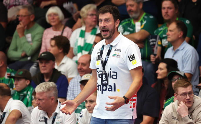 10.10.2026, Deutschland, Göppingen, Handball Opel HBL Bundesliga, FRISCH AUF! Göppingen vs. SG BBM Bietigheim, FAG Trainer Ben Matschke