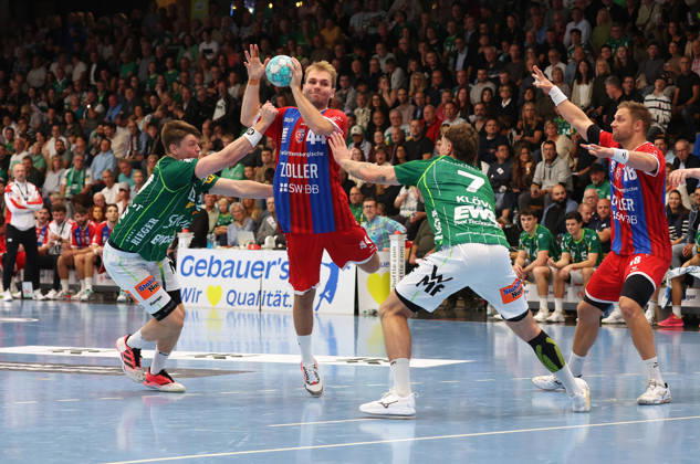 10.10.2026, Deutschland, Göppingen, Handball Opel HBL Bundesliga, FRISCH AUF! Göppingen vs. SG BBM Bietigheim, v.l. Oskar Sunnefeldt (FAG), Mathias Larson (BBM), Viktor Klöve (FAG), Fabian Wiederstein (BBM)