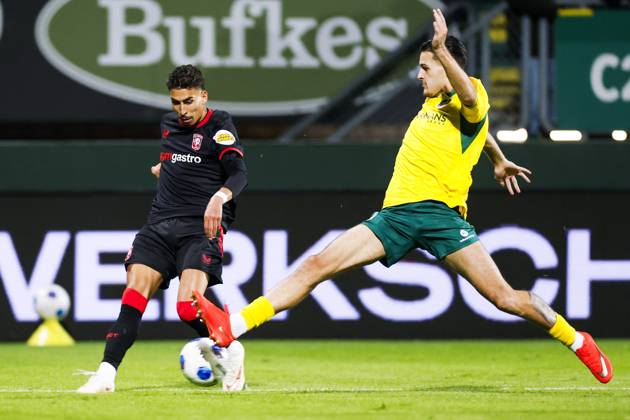 SITTARD - Younes Taha of FC Twente, Justin Hubner of Fortuna Sittard (lr) during the Dutch Eredivisie match between Fortuna Sittard and FC Twente at the Fortuna Sittard stadium on 10 October 2026 in Sittard, the Netherlands. IRIS VAN DEN BROEK ANP Eredivisie 2026 27 xVIxANPxSportx xxANPxIVx 572050922 originalFilename: 572050922.jpg