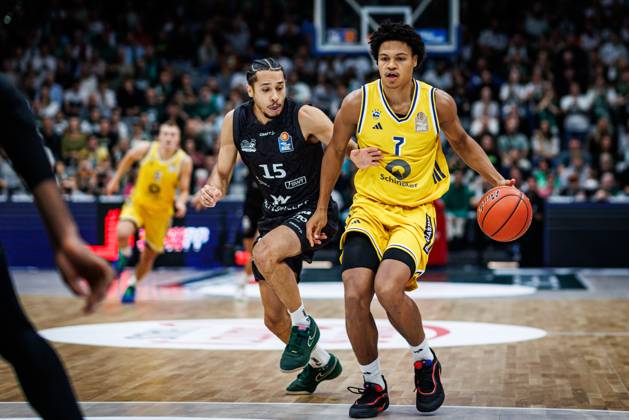 Jack Kayil (Alba Berlin) im Zweikampf mit Jordan Roland (Gladiators Trier), Aktion Action Vet Concept Gladiators Trier vs Alba Berlin, Basketball, easyCredit BBL, 5. Spieltag, Saison 2026 2027, 10.10.2026 Vet Concept Gladiators Trier vs Alba Berlin, Basketball, easyCredit BBL, 5. Spieltag, Saison 2026 2027, 10.10.2026 Copyright: xEibnerxPressefotox EP_ANS