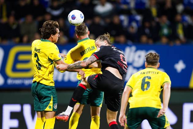 SITTARD - Rodrigo Guth of Fortuna Sittard, Philip Brittijn of Fortuna Sittard, Wout Weghorst of FC Twente (lr) during the Dutch Eredivisie match between Fortuna Sittard and FC Twente at the Fortuna Sittard stadium on 10 October 2026 in Sittard, the Netherlands. IRIS VAN DEN BROEK ANP Eredivisie 2026 27 xVIxANPxSportx xxANPxIVx 572051491 originalFilename: 572051491.jpg