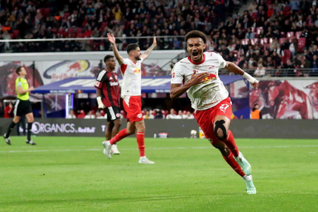 10.10.2026, xgox, Fussball 1.Bundesliga, RB Leipzig - Eintracht Frankfurt v.l. Torjubel nach dem Tor zum celebrating the goal celebrate 6:0 durch Tidiam Gomis (RB Leipzig) (DFL DFB REGULATIONS PROHIBIT ANY USE OF PHOTOGRAPHS as IMAGE SEQUENCES and or QUASI-VIDEO) Leipzig