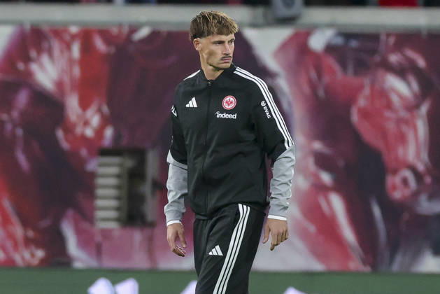 Robin Koch (Eintracht Frankfurt) schaut enttaeuscht waehrend des spiels der 1. Bundesliga zwischen RB Leipzig und Eintracht Frankfurt, Red Bull Arena am 10. October 2026 in Leipzig, Deutschland. (Foto von Marco Steinbrenner DeFodi Images) +++ Robin Koch (Eintracht Frankfurt) looks dejected during the Bundesliga match between RB Leipzig and Eintracht Frankfurt at Red Bull Arena on October 10, 2026 in Leipzig, Germany. (Photo by Marco Steinbrenner DeFodi Images) DFB DFL REGULATIONS PROHIBIT ANY USE OF PHOTOGRAPHS AS IMAGE SEQUENCES AND OR QUASI-VIDEO. (Photo by Marco Steinbrenner DeFodi Images) -