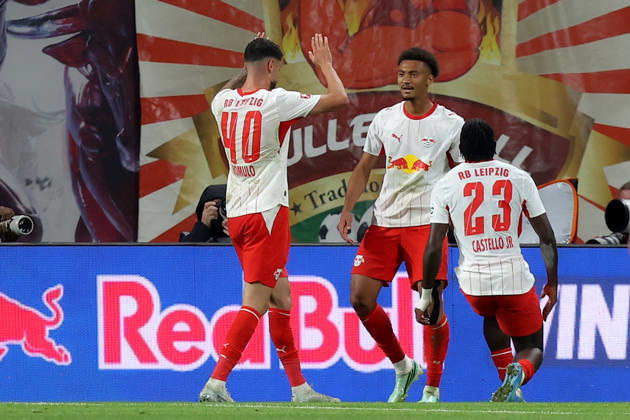 10.10.2026, xtgx, Fussball 1.Bundesliga, RB Leipzig - Eintracht Frankfurt v.l. Torjubel nach dem Tor zum celebrating the goal celebrate 6:0 durch Tidiam Gomis (RB Leipzig) (DFL DFB REGULATIONS PROHIBIT ANY USE OF PHOTOGRAPHS as IMAGE SEQUENCES and or QUASI-VIDEO) Leipzig