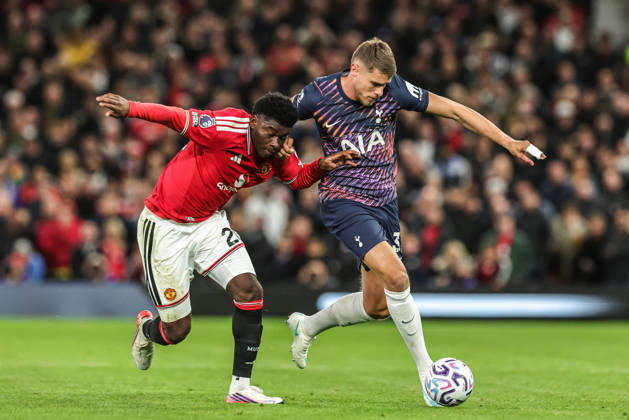 Premier League: Manchester United, ManU v Tottenham Hotspur Carlos Baleba of Manchester United and Mykhaylo Mudryk of Tottenham Hotspur battle for the ball during the Premier League match Manchester United vs Tottenham Hotspur at Old Trafford, Manchester, United Kingdom on 10 October 2026 (Photo by Mark Cosgrove News Images) Manchester Old Trafford Greater Manchester United Kingdom Copyright: xMarkxCosgrove NewsxImagesx