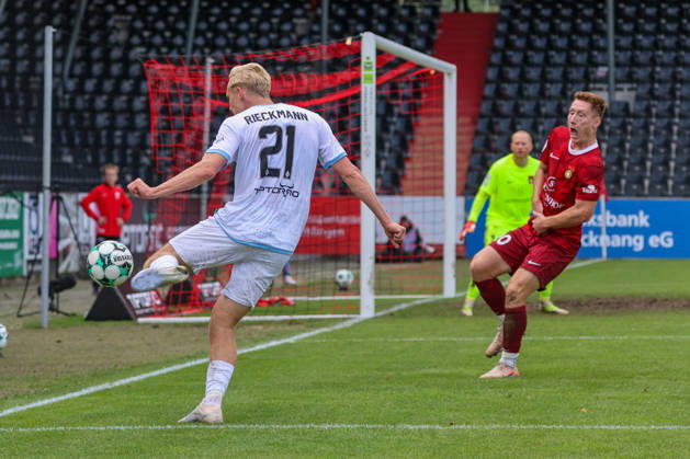 Julian Rieckmann (SV Waldhof Mannheim, 21) beim Schuss Fussball: 3. Liga, 8. Spieltag, SG Sonnenhof Großaspach vs. SV Waldhof Mannheim am 10.10.2026 in Aspach-Großaspach (WIRmachenDRUCK Arena), Deutschland Aspach-Großaspach WIRmachenDRUCK Arena Deutschland Copyright: xFranzxReindelx