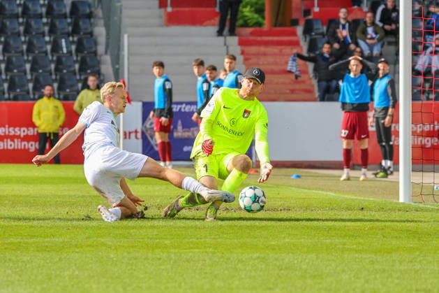 Julian Rieckmann (SV Waldhof Mannheim, 21), Maximilian Reule (SG Sonnenhof Großaspach, 1) Fussball: 3. Liga, 8. Spieltag, SG Sonnenhof Großaspach vs. SV Waldhof Mannheim am 10.10.2026 in Aspach-Großaspach (WIRmachenDRUCK Arena), Deutschland Aspach-Großaspach WIRmachenDRUCK Arena Deutschland Copyright: xFranzxReindelx