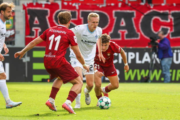 Tim Rossmann (SG Sonnenhof Großaspach, 11), Julian Rieckmann (SV Waldhof Mannheim, 21), Luca Molinari (SG Sonnenhof Großaspach, 21) von links beim Kampf um den Ball Fussball: 3. Liga, 8. Spieltag, SG Sonnenhof Großaspach vs. SV Waldhof Mannheim am 10.10.2026 in Aspach-Großaspach (WIRmachenDRUCK Arena), Deutschland Aspach-Großaspach WIRmachenDRUCK Arena Deutschland Copyright: xFranzxReindelx