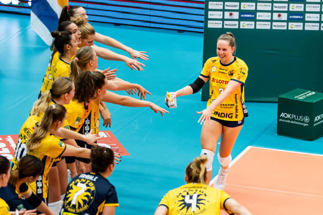 10.10.2026, GER, Volleyball, Dekra 1.Bl, Frauen, Saison 26 27, Haputrunde, VfB Suhl Lotto Thueringen - Skurios Volleys Borken Lara Nagels (VfB Suhl Lotto Thueringen) ist Spielerin des Spiels 98527 Suhl Sporthalle Wolfsgrube Thüringen Deutschland