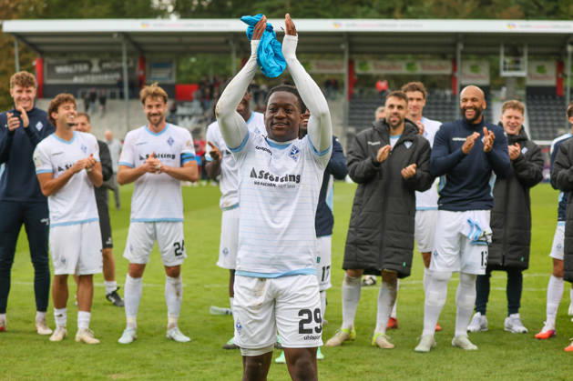 Nolan Muteba N Tumba (SV Waldhof Mannheim, 29), Zweifacher Torschütze. Tor und Torjubel, Gestik, Freude, Emotionen nach dem Spiel Fussball: 3. Liga, 8. Spieltag, SG Sonnenhof Großaspach vs. SV Waldhof Mannheim am 10.10.2026 in Aspach-Großaspach (WIRmachenDRUCK Arena), Deutschland Aspach-Großaspach WIRmachenDRUCK Arena Deutschland Copyright: xFranzxReindelx