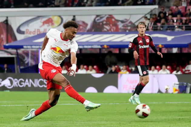 10.10.2026, xgox, Fussball 1.Bundesliga, RB Leipzig - Eintracht Frankfurt v.l. Tidiam Gomis (RB Leipzig) Torschuetze, erzielt das Tor, Treffer, scores the goal 6:0 (DFL DFB REGULATIONS PROHIBIT ANY USE OF PHOTOGRAPHS as IMAGE SEQUENCES and or QUASI-VIDEO) Leipzig