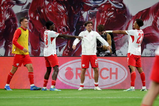10.10.2026, xgox, Fussball 1.Bundesliga, RB Leipzig - Eintracht Frankfurt v.l. Tidiam Gomis (RB Leipzig) Torschuetze, erzielt das Tor, Treffer, scores the goal 6:0 (DFL DFB REGULATIONS PROHIBIT ANY USE OF PHOTOGRAPHS as IMAGE SEQUENCES and or QUASI-VIDEO) Leipzig