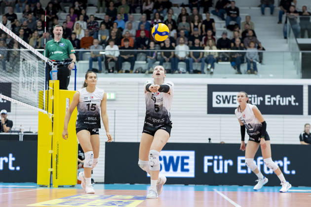 DEKRA 1. Bundesliga Frauen: Schwarz-Weiss Erfurt vs. Rote Raben Vilsbiburg; Erfurt; 10.10.2026 Larissa Winter ( 6; Schwarz-Weiss Erfurt) DEKRA 1. Bundesliga Frauen: Schwarz-Weiss Erfurt vs. Rote Raben Vilsbiburg; Riethsporthalle Erfurt; 10.10.2026 Copyright: xBEAUTIFULxSPORTS Duehringx