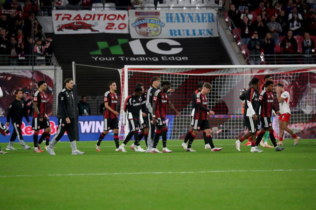 10.10.2026, xgox, Fussball 1.Bundesliga, RB Leipzig - Eintracht Frankfurt v.l. Spieler der Eintracht Enttäuscht, traurig, frustriert, ratlos, (DFL DFB REGULATIONS PROHIBIT ANY USE OF PHOTOGRAPHS as IMAGE SEQUENCES and or QUASI-VIDEO) Leipzig