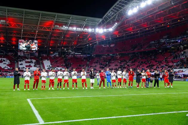 Team um Christopher Nkunku (RB Leipzig, 28) vor der Fankurve, Jubel Freude nach dem Sieg, Ednstand 6:0, GER, RB Leipzig vs. Eintracht Frankfurt, Fussball, 1. Bundesliga Herren, 5. Spieltag, Spielzeit 2026 2027, 10.10.2026 DFL regulations prohibit any use of photographs as image sequences and or quasi-video. GER, RB Leipzig vs. Eintracht Frankfurt, Fussball, 1. Bundesliga Herren, 5. Spieltag, Spielzeit 2026 2027, 10.10.2026 Leipzig Copyright: xEibner-Pressefoto LauraxRoemerx EP_LRR
