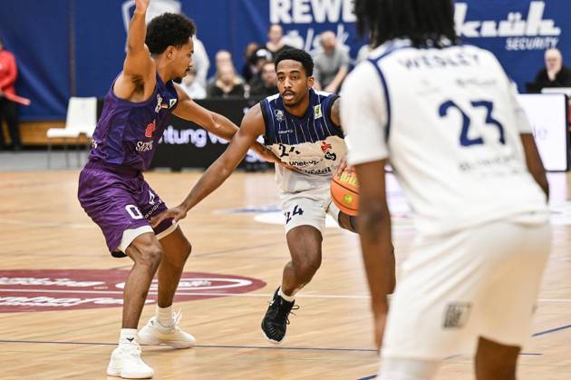 Basketball - 2. Bundesliga ProA VfL Sparkassen Stars Bochum - BG Göttingen ** NUR FÜR REDAKTIONELLE ZWECKE ** EDITORIAL USE ONLY **<p>JAMONTA BLACK, VfL Sparkassen Stars Bochum (in Blau-Weiß) spielt am Samstag,10. Oktober 2026 gegen BG Göttingen (in Violett) in der Basketball - 2. Bundesliga ProA in der Rundsporthalle in Bochum. Deutschland NRW Bochum Copyright: VladimirxWegener