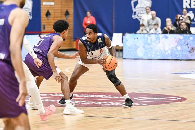 Basketball - 2. Bundesliga ProA VfL Sparkassen Stars Bochum - BG Göttingen ** NUR FÜR REDAKTIONELLE ZWECKE ** EDITORIAL USE ONLY **<p>JAMONTA BLACK, VfL Sparkassen Stars Bochum (in Blau-Weiß) spielt am Samstag,10. Oktober 2026 gegen BG Göttingen (in Violett) in der Basketball - 2. Bundesliga ProA in der Rundsporthalle in Bochum. Deutschland NRW Bochum Copyright: VladimirxWegener