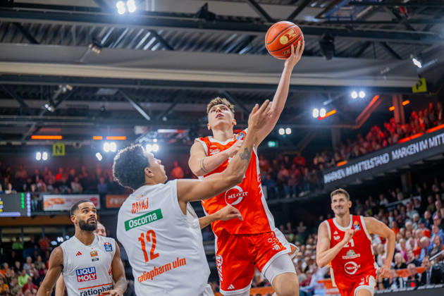 1. Basketball Bundesliga, easyCredit BBL, Saison 2026 2027, Herren, Hauptrunde, 5. Spieltag, 10.10.2026, RASTA Vechta - ratiopharm ulm Dominik Dolic ( 8 - RASTA Vechta) beim Korbleger Vechta RASTA Dome Niedersachsen Deutschland