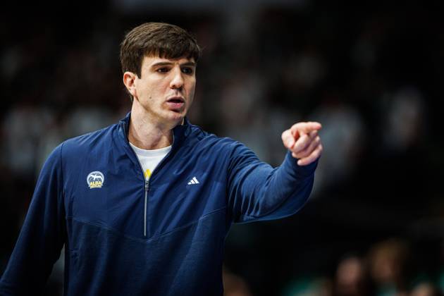 Pedro Calles (Headcoach Alba Berlin) an der Seitenlinie, Emotionen, Geste, Gestik, Mimik, Freisteller Vet Concept Gladiators Trier vs Alba Berlin, Basketball, easyCredit BBL, 5. Spieltag, Saison 2026 2027, 10.10.2026 Vet Concept Gladiators Trier vs Alba Berlin, Basketball, easyCredit BBL, 5. Spieltag, Saison 2026 2027, 10.10.2026 Copyright: xEibnerxPressefotox EP_ANS