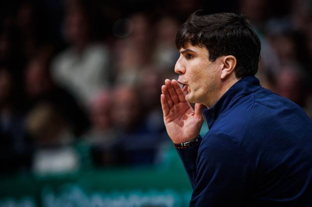 Pedro Calles (Headcoach Alba Berlin) an der Seitenlinie, Emotionen, Geste, Gestik, Mimik, Freisteller Vet Concept Gladiators Trier vs Alba Berlin, Basketball, easyCredit BBL, 5. Spieltag, Saison 2026 2027, 10.10.2026 Vet Concept Gladiators Trier vs Alba Berlin, Basketball, easyCredit BBL, 5. Spieltag, Saison 2026 2027, 10.10.2026 Copyright: xEibnerxPressefotox EP_ANS