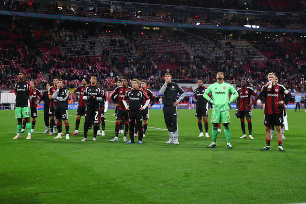 10.10.2026, xtgx, Fussball 1.Bundesliga, RB Leipzig - Eintracht Frankfurt v.l. Spieler der Eintracht Enttäuscht, traurig, frustriert, ratlos, (DFL DFB REGULATIONS PROHIBIT ANY USE OF PHOTOGRAPHS as IMAGE SEQUENCES and or QUASI-VIDEO) Leipzig