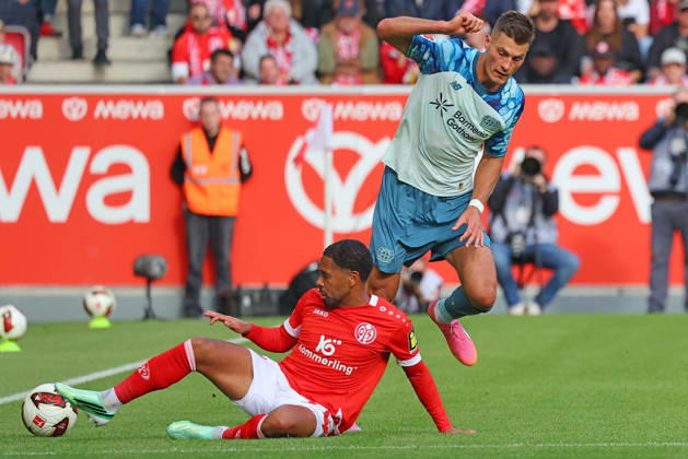 Mainz, Deutschland 10. Oktober 2026: 1. Bundesliga - 2026 2027 - 5. Spieltag - 1. FSV Mainz 05 gegen Bayer 04 Leverkusen Im Bild: v. li. im Zweikampf Phillipp Mwene (M05) gegen Patrik Schick (B04). DFL regulations prohibit any use of photographs as image sequences and or quasi-video Mewa Arena Rheinland - Pfalz Copyright: xFotostandx xRacochax