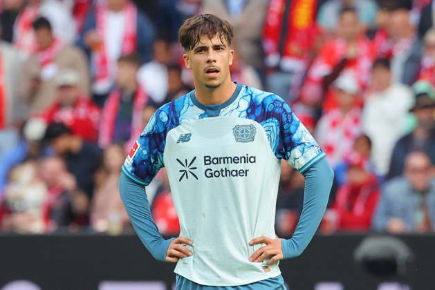 Mainz, Deutschland 10. Oktober 2026: 1. Bundesliga - 2026 2027 - 5. Spieltag - 1. FSV Mainz 05 gegen Bayer 04 Leverkusen Im Bild: Afonso Moreira (B04) steht nachdenklich auf dem Spielfeld. DFL regulations prohibit any use of photographs as image sequences and or quasi-video Mewa Arena Rheinland - Pfalz Copyright: xFotostandx xRacochax