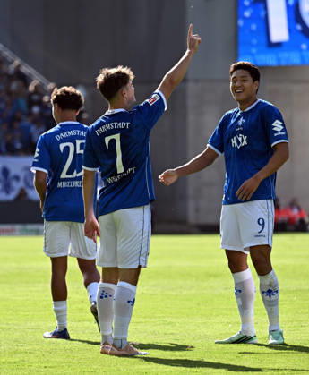 10.10.2026, xjhx, Fussball 2.Bundesliga, SV Darmstadt 98 - Energie Cottbus v.l. Noah Weißhaupt (SV Darmstadt 98), Ho-jae Lee (SV Darmstadt 98) celebrate the goal, Der Torjubel zum 1:1 (DFL DFB REGULATIONS PROHIBIT ANY USE OF PHOTOGRAPHS as IMAGE SEQUENCES and or QUASI-VIDEO) Darmstadt
