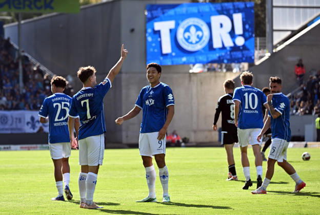 10.10.2026, xjhx, Fussball 2.Bundesliga, SV Darmstadt 98 - Energie Cottbus v.l. Noah Weißhaupt (SV Darmstadt 98), Ho-jae Lee (SV Darmstadt 98) celebrate the goal, Der Torjubel zum 1:1 (DFL DFB REGULATIONS PROHIBIT ANY USE OF PHOTOGRAPHS as IMAGE SEQUENCES and or QUASI-VIDEO) Darmstadt