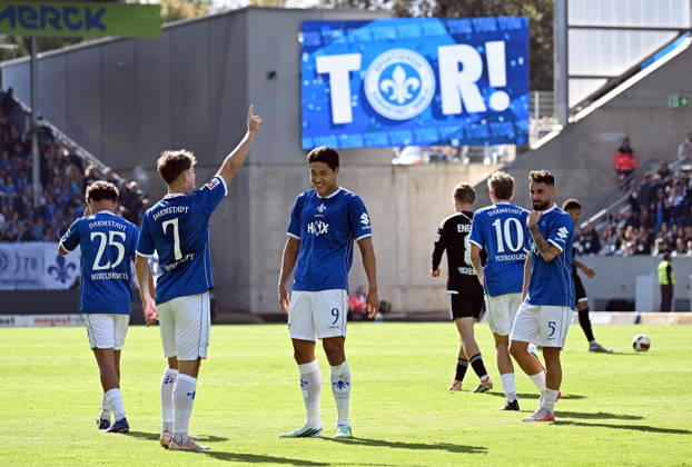 10.10.2026, xjhx, Fussball 2.Bundesliga, SV Darmstadt 98 - Energie Cottbus v.l. Noah Weißhaupt (SV Darmstadt 98), Ho-jae Lee (SV Darmstadt 98) celebrate the goal, Der Torjubel zum 1:1 (DFL DFB REGULATIONS PROHIBIT ANY USE OF PHOTOGRAPHS as IMAGE SEQUENCES and or QUASI-VIDEO) Darmstadt