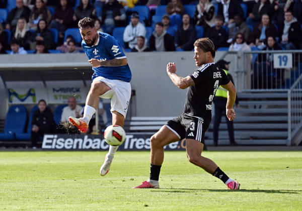 10.10.2026, xjhx, Fussball 2.Bundesliga, SV Darmstadt 98 - Energie Cottbus v.l. Marco Richter (SV Darmstadt 98), Henri Rorig (Energie Cottbus) (DFL DFB REGULATIONS PROHIBIT ANY USE OF PHOTOGRAPHS as IMAGE SEQUENCES and or QUASI-VIDEO) Darmstadt
