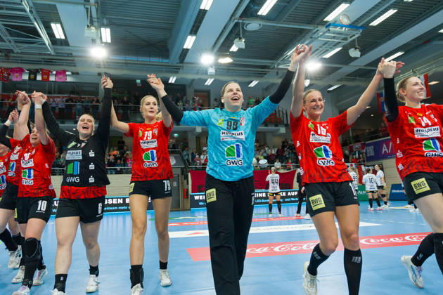 Wildcats jubeln nach 33:25 Heimsieg, SV Union Halle-Neustadt vs. BSV Sachsen Zwickau, Handball Bundesliga Frauen, 1. Bundesliga 5. Spieltag Saison 2026 27, 10.10.2026 Halle SWH Arena Sachsen-Anhalt Deutschland