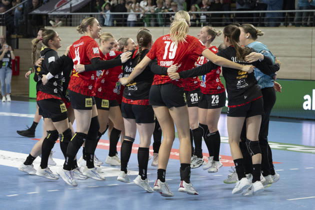 Alsco Handball Bundesliga Frauen, Saison 2026 2027 SV Union Halle-Neustadt vs.BSV Sachsen Zwickau Halle, Deutschland 09.September 2026: Im Bild:Die Mannschaft von Halle jubelt nach ihren Sieg ueber Zwickau Schlussjubel, Schlußjubel, Emotion, Freude, Halle Saale SWH Arena Sachsen-Anhalt Deutschland