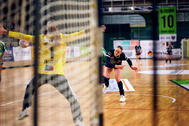 DANIQUE TROOSTER (Fuechse Berlin, 01), Maxime Luber (SG Nuertingen-Zizishausen, 22), GER, 2. Handball - Bundesliga Frauen, Fuechse Berlin vs. SG Nuertingen-Zizishausen, Saison 2026 27, 5. Spieltag, 10.10.2026 GER, 2. Handball - Bundesliga Frauen, Fuechse Berlin vs. SG Nuertingen-Zizishausen, Saison 2026 27, 5. Spieltag, 10.10.2026 Berlin