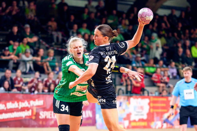 JONNA SCHAUBE (Fuechse Berlin, 34), Lisa Fuchs (SG Nuertingen-Zizishausen, 24), GER, 2. Handball - Bundesliga Frauen, Fuechse Berlin vs. SG Nuertingen-Zizishausen, Saison 2026 27, 5. Spieltag, 10.10.2026 GER, 2. Handball - Bundesliga Frauen, Fuechse Berlin vs. SG Nuertingen-Zizishausen, Saison 2026 27, 5. Spieltag, 10.10.2026 Berlin