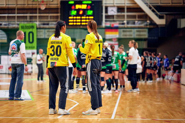 MERCY HACKER (Fuechse Berlin, 30), DANIQUE TROOSTER (Fuechse Berlin, 01), GER, 2. Handball - Bundesliga Frauen, Fuechse Berlin vs. SG Nuertingen-Zizishausen, Saison 2026 27, 5. Spieltag, 10.10.2026 GER, 2. Handball - Bundesliga Frauen, Fuechse Berlin vs. SG Nuertingen-Zizishausen, Saison 2026 27, 5. Spieltag, 10.10.2026 Berlin