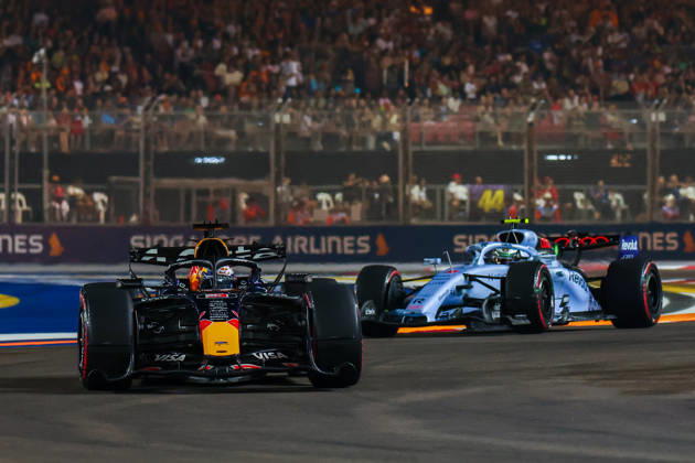 Formula 1 Singapore Grand Prix SINGAPORE - OCTOBER 10: Red Bull s driver Max Verstappen (L) during the Qualifying Session at the Formula One Grand Prix of Singapore, at the Marina Bay Street Circuit in Singapore, on October 10, 2026. Daniel Ceng Anadolu Singapore Singapore. Editorial use only. Please get in touch for any other usage.  Copyright: x2026xAnadoluxDanielxCengx