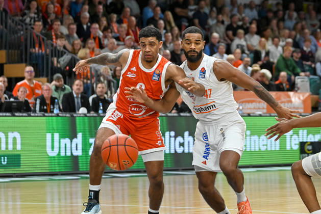 Dmitrik Trice (RASTA Vechta, 00) gegen Marvin Heckel (ratiopharm Ulm, 47) RASTA Vechta vs. ratiopharm Ulm, easyCredit Basketball Bundesliga, 5. Spieltag, Saison 2026 2027, 10.10.2026, RASTA Vechta vs. ratiopharm Ulm, easyCredit Basketball Bundesliga, 5. Spieltag, Saison 2026 2027, 10.10.2026 Vechta Copyright: xEibner-Pressefoto RobertxGertzenx EP_RGN