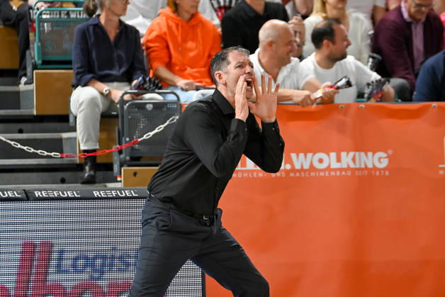 Ty Harrelson (ratiopharm Ulm, Coach) ruft, gestikuliert RASTA Vechta vs. ratiopharm Ulm, easyCredit Basketball Bundesliga, 5. Spieltag, Saison 2026 2027, 10.10.2026, RASTA Vechta vs. ratiopharm Ulm, easyCredit Basketball Bundesliga, 5. Spieltag, Saison 2026 2027, 10.10.2026 Vechta Copyright: xEibner-Pressefoto RobertxGertzenx EP_RGN