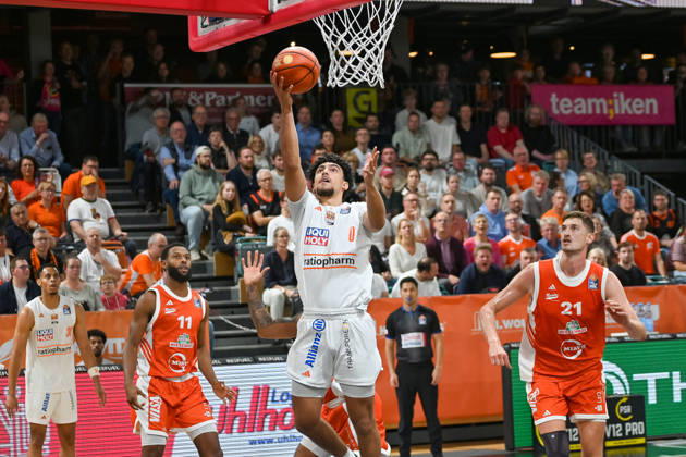 Adam Atamna (ratiopharm Ulm, 00) erzielt einen Korb RASTA Vechta vs. ratiopharm Ulm, easyCredit Basketball Bundesliga, 5. Spieltag, Saison 2026 2027, 10.10.2026, RASTA Vechta vs. ratiopharm Ulm, easyCredit Basketball Bundesliga, 5. Spieltag, Saison 2026 2027, 10.10.2026 Vechta Copyright: xEibner-Pressefoto RobertxGertzenx EP_RGN