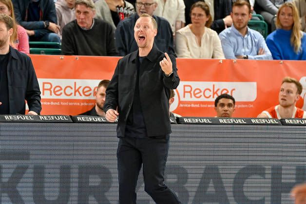 Christian Held (RASTA Vechta, Coach) gestikuliert RASTA Vechta vs. ratiopharm Ulm, easyCredit Basketball Bundesliga, 5. Spieltag, Saison 2026 2027, 10.10.2026, RASTA Vechta vs. ratiopharm Ulm, easyCredit Basketball Bundesliga, 5. Spieltag, Saison 2026 2027, 10.10.2026 Vechta Copyright: xEibner-Pressefoto RobertxGertzenx EP_RGN