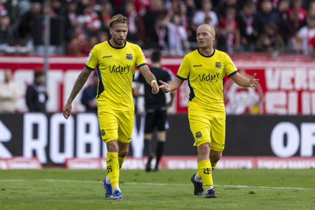 3. Liga, Fortuna Köln - 1. FC Saarbrücken; 10.10.2026 Niko Bretschneider (1. FC Saarbrücken, 28), Sebastian Vasiliadis (1. FC Saarbrücken, 19). 3. Liga, Fortuna Köln - 1. FC Saarbrücken, 8. Spieltag, am 10.10.2026, Südstadion, Köln. DFB regulations prohibit any use of photographs as image sequences and or quasi-video Copyright: xBEAUTIFULxSPORTS Meuselx