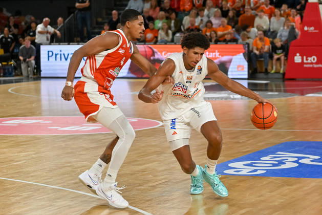 Meissa Faye (ratiopharm Ulm, 11) am Ball gegen Armaan Franklin (RASTA Vechta, 04) RASTA Vechta vs. ratiopharm Ulm, easyCredit Basketball Bundesliga, 5. Spieltag, Saison 2026 2027, 10.10.2026, RASTA Vechta vs. ratiopharm Ulm, easyCredit Basketball Bundesliga, 5. Spieltag, Saison 2026 2027, 10.10.2026 Vechta Copyright: xEibner-Pressefoto RobertxGertzenx EP_RGN
