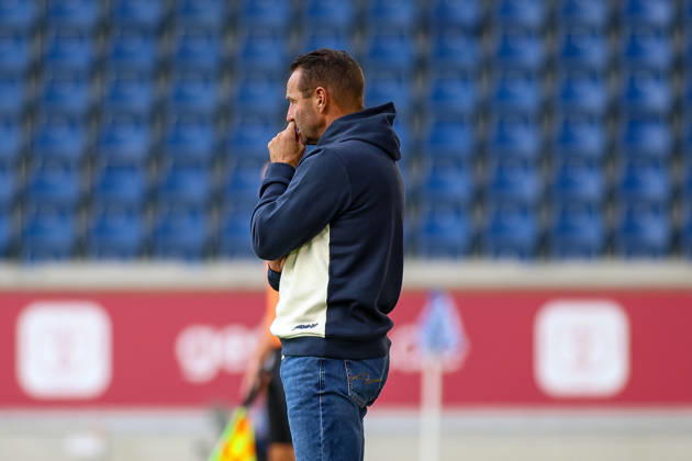 10.10.2026, GER, Fussball, Herren, 3. Liga, Saison 2026 2027, MSV Duisburg - TSG Hoffenheim II Dietmar Hirsch (MSV) schaut Copyright: xSvenxHanischx