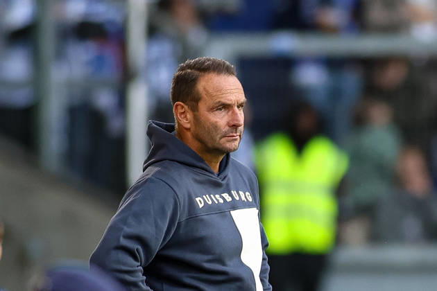 10.10.2026, GER, Fussball, Herren, 3. Liga, Saison 2026 2027, MSV Duisburg - TSG Hoffenheim II Dietmar Hirsch (MSV) schaut Copyright: xSvenxHanischx