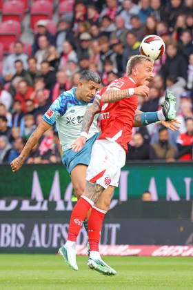 Mainz, Deutschland 10. Oktober 2026: 1. Bundesliga - 2026 2027 - 5. Spieltag - 1. FSV Mainz 05 gegen Bayer 04 Leverkusen Im Bild: v. li. im Zweikampf Facundo Medina (B04) gegen Phillip Tietz (M05). DFL regulations prohibit any use of photographs as image sequences and or quasi-video Mewa Arena Rheinland - Pfalz Copyright: xFotostandx xRacochax