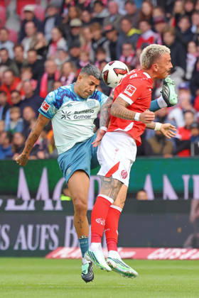 Mainz, Deutschland 10. Oktober 2026: 1. Bundesliga - 2026 2027 - 5. Spieltag - 1. FSV Mainz 05 gegen Bayer 04 Leverkusen Im Bild: v. li. im Zweikampf Facundo Medina (B04) gegen Phillip Tietz (M05). DFL regulations prohibit any use of photographs as image sequences and or quasi-video Mewa Arena Rheinland - Pfalz Copyright: xFotostandx xRacochax