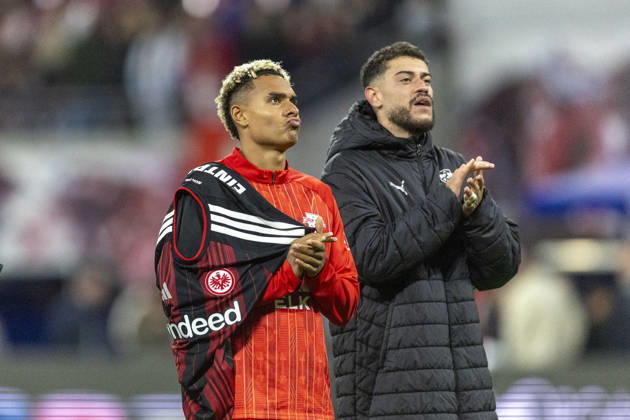 GER, Leipzig, Fussball, Bundesliga, 5. Spieltag, RB Leipzig vs. Eintracht Frankfurt im Bild v.l.: Antonio Nusa (RB Leipzig 07), Romulo Cardoso (RB Leipzig 40), applaudieren nach Abpfiff 10.10.2026, Red-Bull Arena Leipzig DFL DFB REGULATIONS PROHIBIT ANY USE OF PHOTOGRAPHS AS IMAGE SEQUENCES AND OR QUASI-VIDEO, Leipzig Red-Bull Arena Sachsen Germany Copyright: xPaulxFritzx