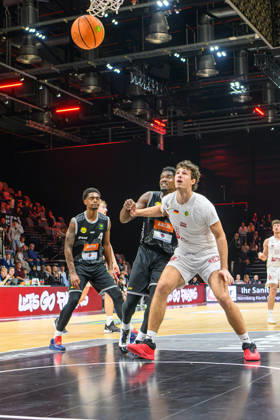 10.10.2026 - Basketball - Saison 2026 2027 - 2. Bundesliga Pro-A - 4. Spieltag: Nürnberg Falcons Basketball Club NBC - Kreisbau Kirchheim Knights - AlSch - xalxscx - Philip Alston (1, Kreisbau Kirchheim Knights ) Daniel Helterhoff (13, Nürnberg Falcons BC NBC )